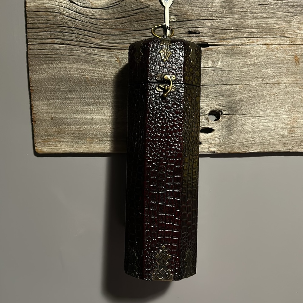 Vintage Y2K 90’s Wine/ Liquor wooden crocodile print box holder